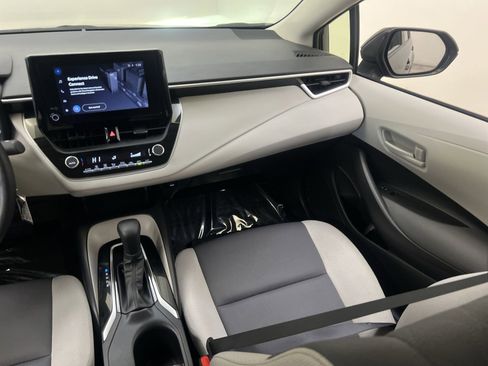 Used 2025 Toyota Corolla LE image 28