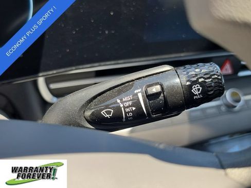Used 2024 Hyundai Elantra SEL FWD image 19