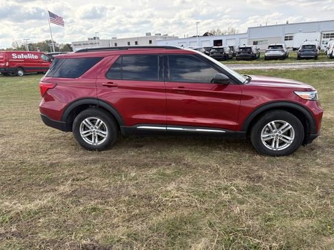 Used 2023 Ford Explorer XLT w/ Equipment Group 202A image 9