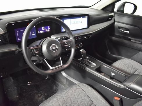 Certified 2025 Nissan Kicks SV image 12