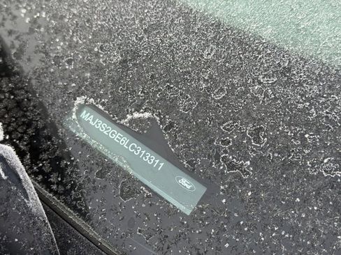 Used 2020 Ford EcoSport SE w/ SE Convenience Package image 16