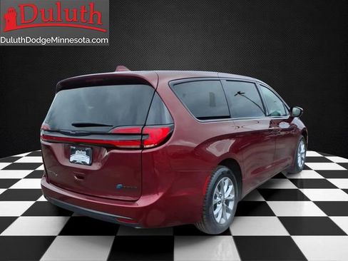 Used 2022 Chrysler Pacifica Touring-L w/ S Appearance Package image 5