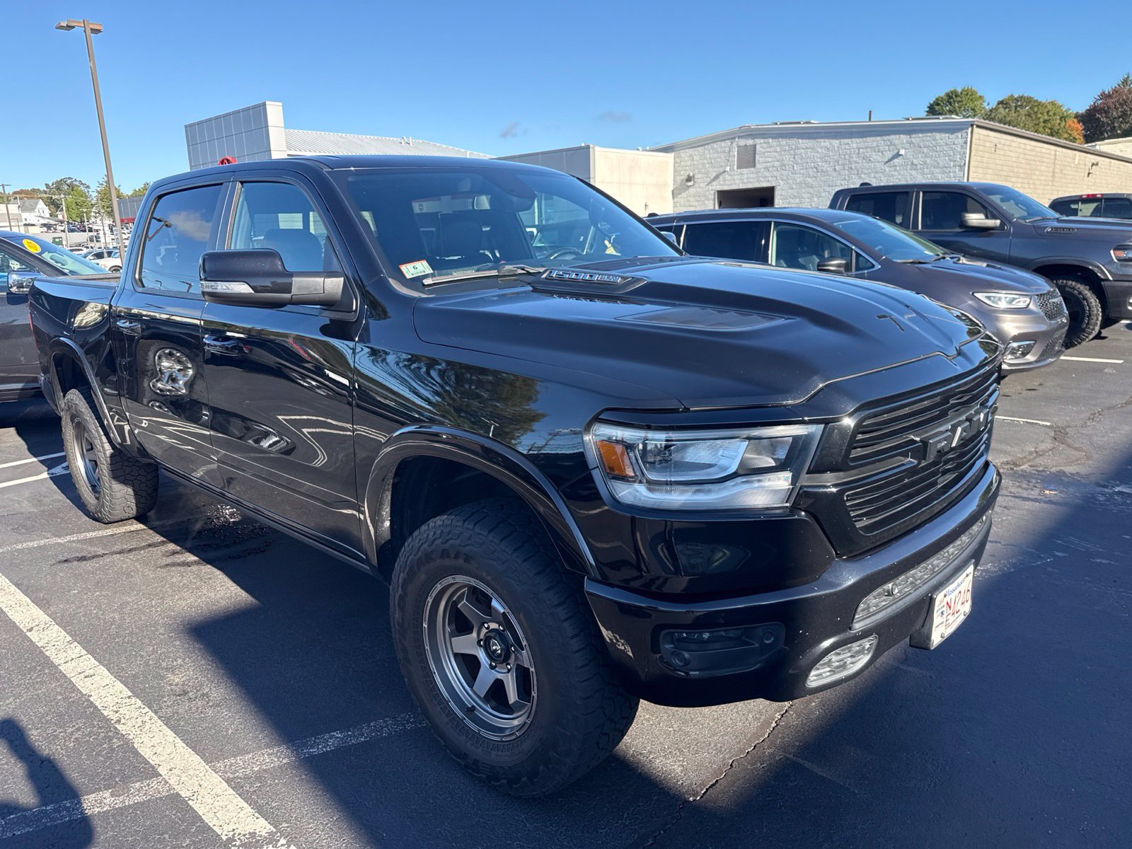 Used 2019 RAM 1500 Laramie AWD/4WD image 15