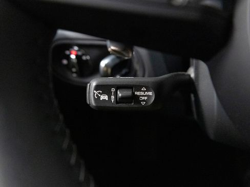 Certified 2026 Porsche Macan AWD/4WD image 23