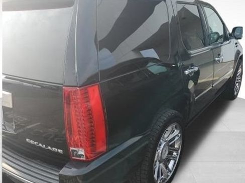 Used 2012 Cadillac Escalade Platinum AWD/4WD image 6