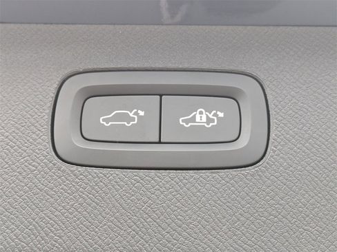 Certified 2023 Volvo XC90 B6 Plus w/ Protection Package Premier image 16