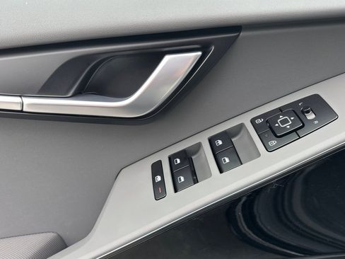 New 2026 Kia Niro EX FWD image 11