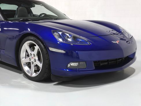 Used 2006 Chevrolet Corvette Coupe w/ Preferred Equipment Group RWD image 47