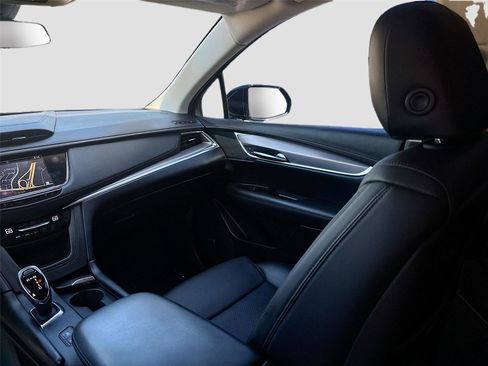 Used 2017 Cadillac XT5 Premium Luxury w/ Driver Assist Package image 27