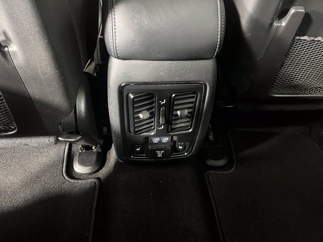 Used 2020 Jeep Grand Cherokee Overland AWD/4WD image 35