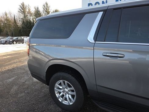 Used 2022 Chevrolet Suburban LT image 35