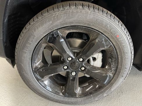 New 2025 Jeep Grand Cherokee Limited w/ Black Appearance Package image 7