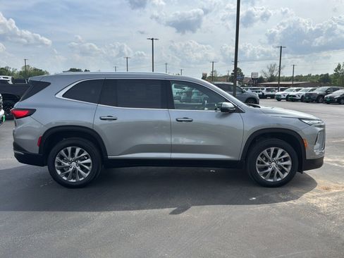 Used 2025 Buick Enclave Preferred image 2