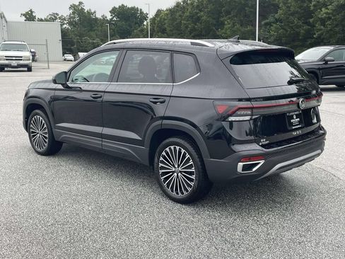 New 2026 Volkswagen Taos SE FWD image 5
