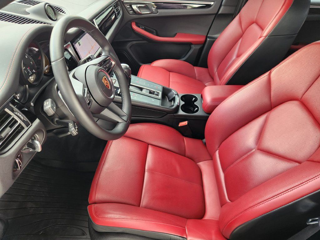 Used 2024 Porsche Macan Turbo AWD/4WD image 12