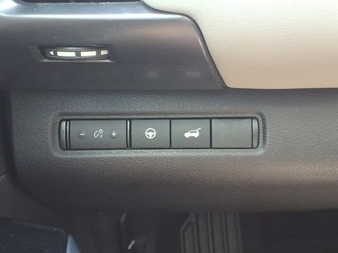 Used 2023 Nissan Pathfinder SL w/ Black Appearance Package FWD image 22