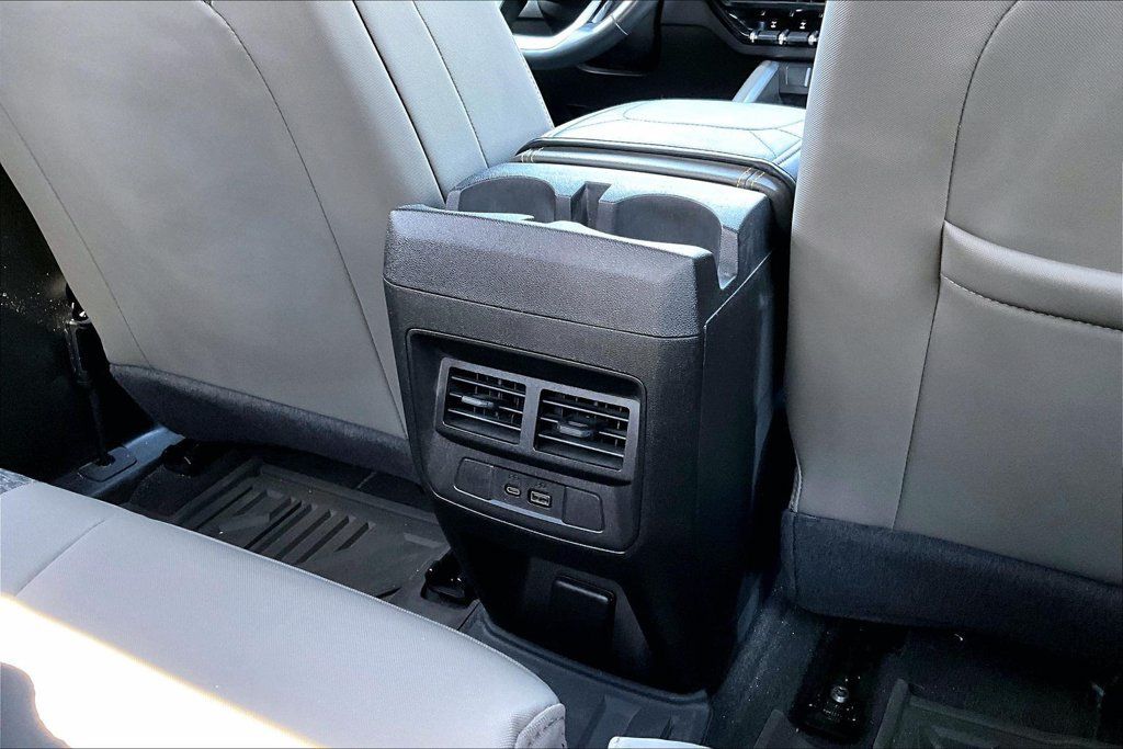Used 2024 Chevrolet Colorado ZR2 w/ Technology Package AWD/4WD image 20