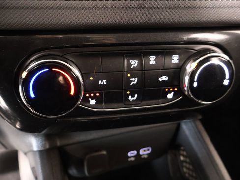 Used 2024 Chevrolet TrailBlazer LT w/ LT Cold Weather Package FWD image 7