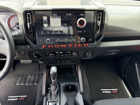 Used 2025 Nissan Frontier PRO-4X AWD/4WD image 28