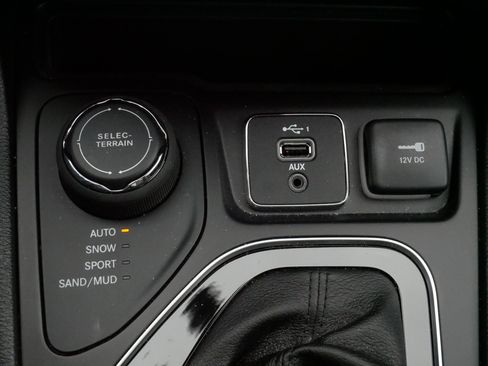 Certified 2023 Jeep Cherokee Altitude Lux image 30