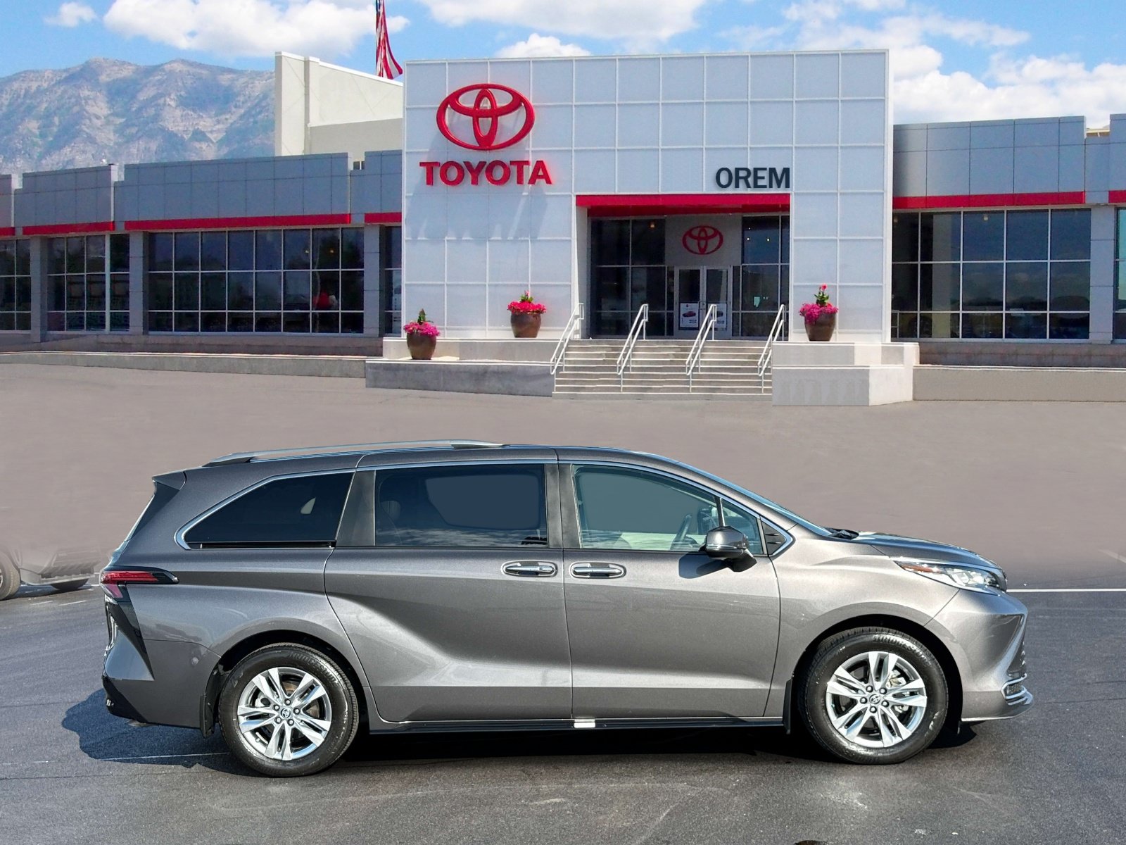 Used 2023 Toyota Sienna Limited FWD image 3