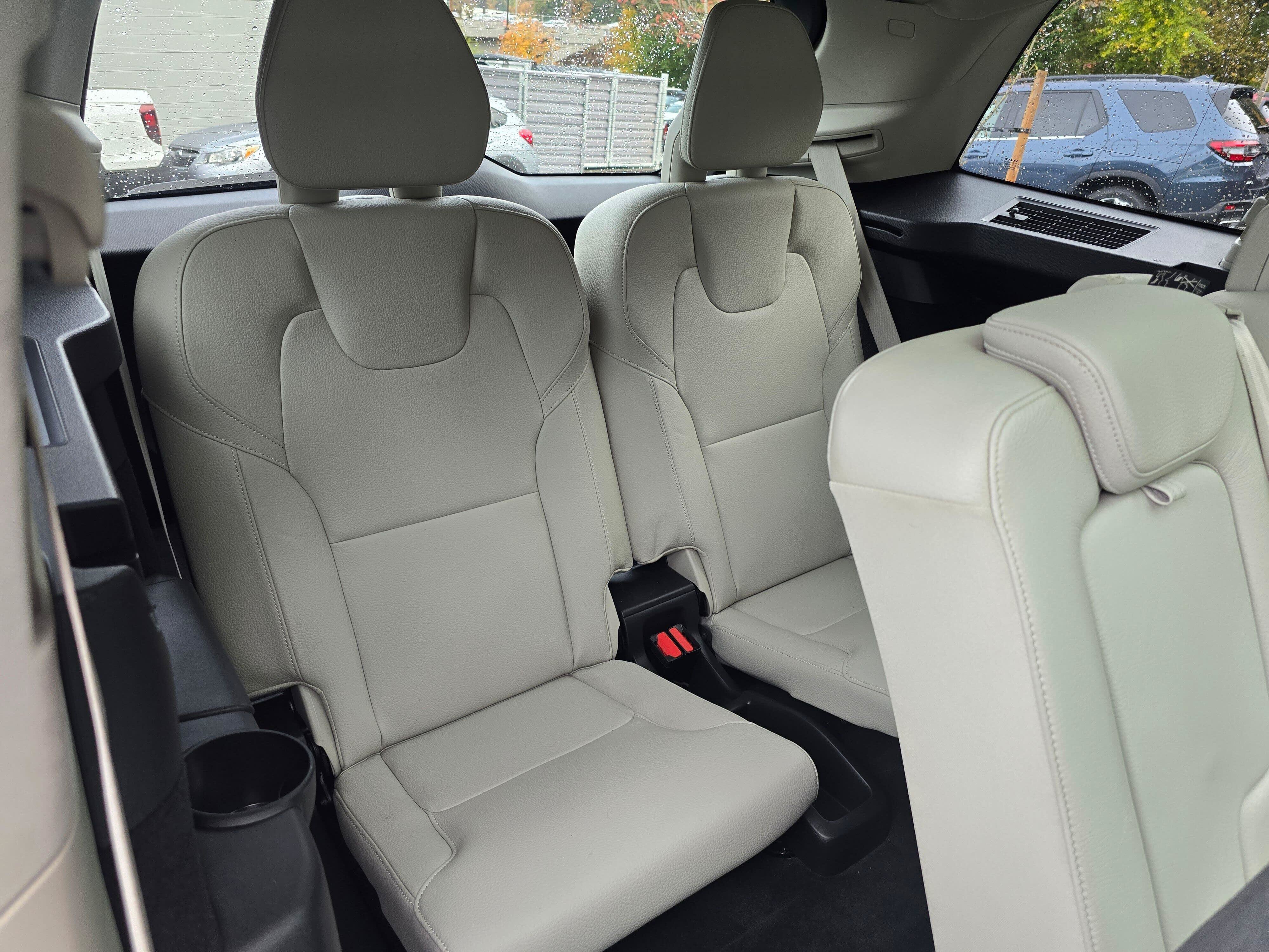 Used 2020 Volvo XC90 T6 Momentum w/ Protection Package Premier AWD/4WD image 13