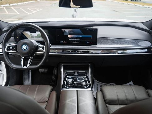 Used 2025 BMW i7 xDrive60 AWD/4WD image 20