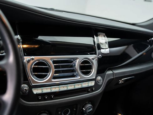Used 2013 Rolls-Royce Ghost image 36