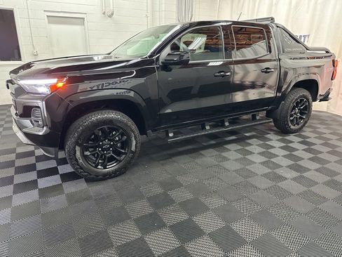 Used 2025 Chevrolet Colorado Z71 w/ Midnight Edition AWD/4WD image 5