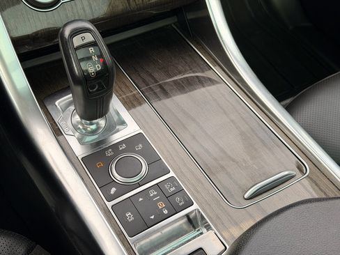 Used 2017 Land Rover Range Rover Sport SE image 29