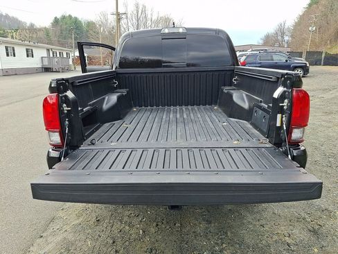 Used 2018 Toyota Tacoma SR5 image 29
