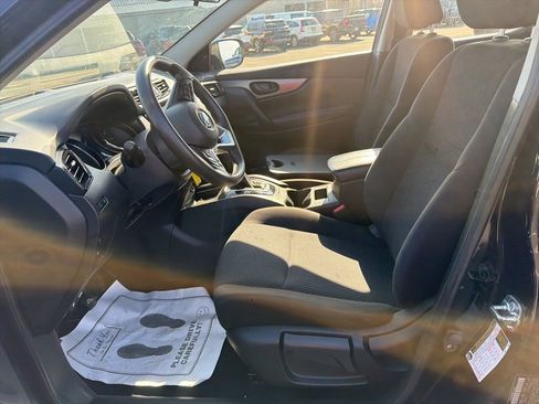 Used 2021 Nissan Rogue Sport S image 11