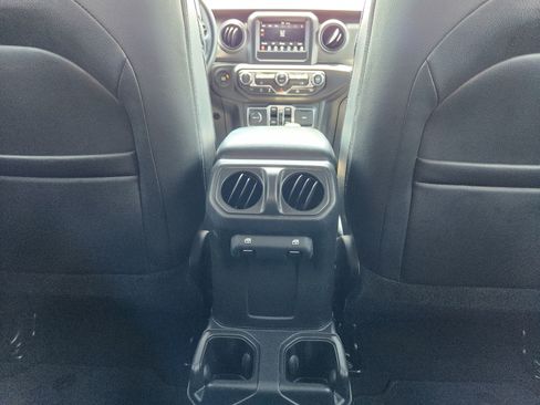 Used 2023 Jeep Gladiator Sport AWD/4WD image 13