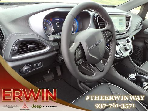 New 2026 Chrysler Pacifica Limited w/ S Appearance Package image 10