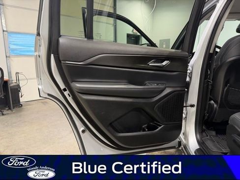 Used 2023 Jeep Grand Cherokee L Laredo AWD/4WD image 24