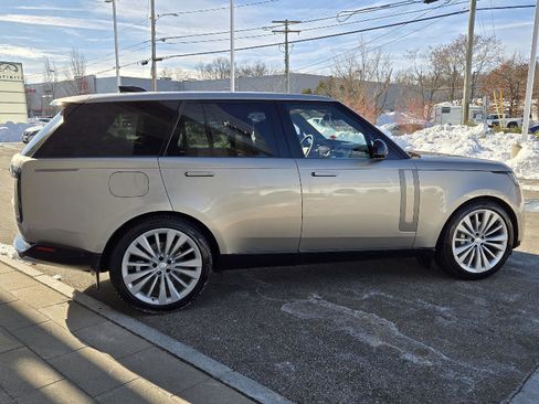 Used 2024 Land Rover Range Rover SE image 19