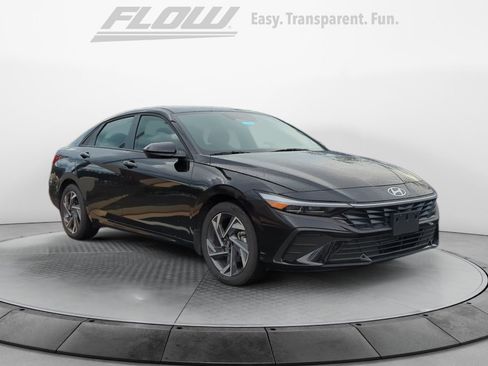Certified 2025 Hyundai Elantra Sport FWD image 1