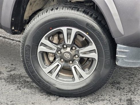 Used 2018 Toyota Tacoma TRD Sport image 10
