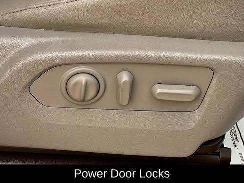 Used 2020 GMC Sierra 1500 SLT image 32