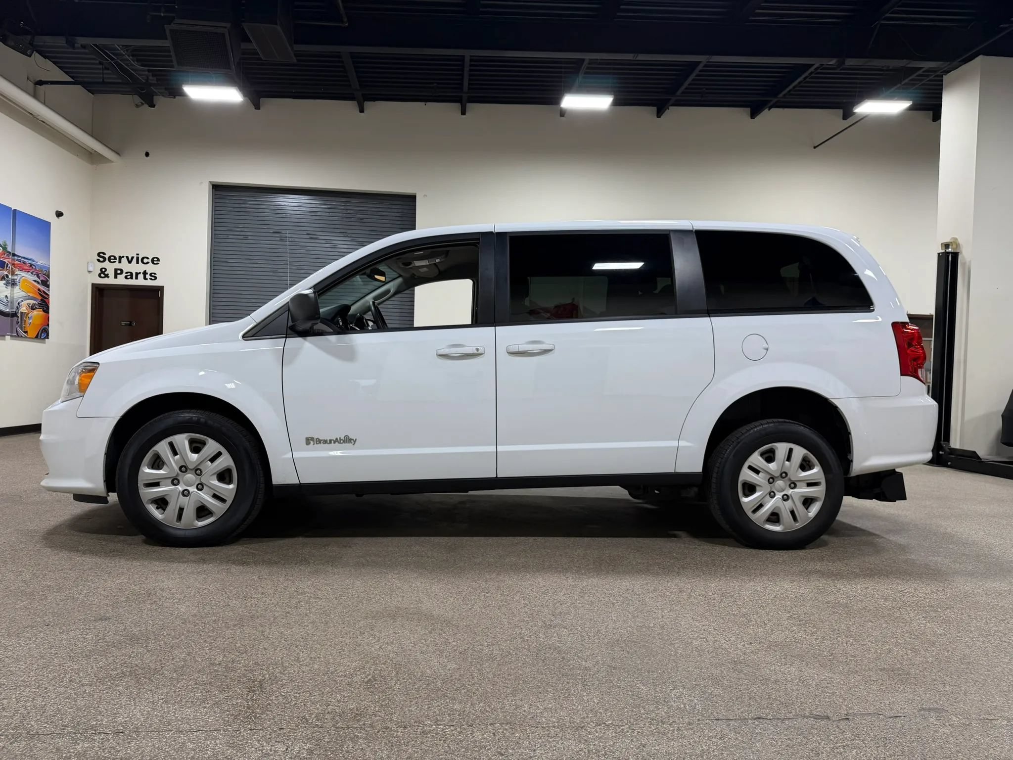 Used 2018 Dodge Grand Caravan SE FWD image 9