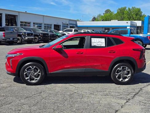 New 2026 Chevrolet Trax LT w/ Sunroof Package image 18