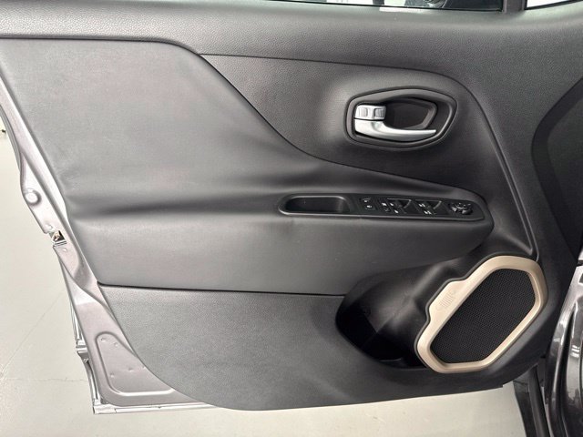 Used 2017 Jeep Renegade Limited FWD image 16