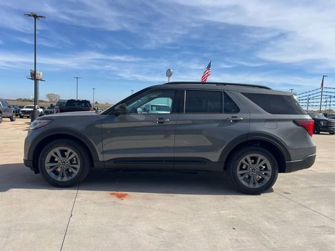 New 2026 Ford Explorer Active w/ Active Comfort Package image 8