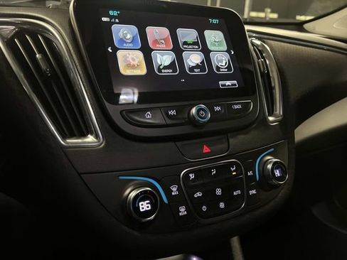 Used 2018 Chevrolet Malibu Hybrid w/ Driver Confidence Package image 18