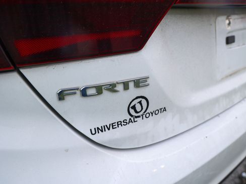 Used 2019 Kia Forte LXS FWD image 11