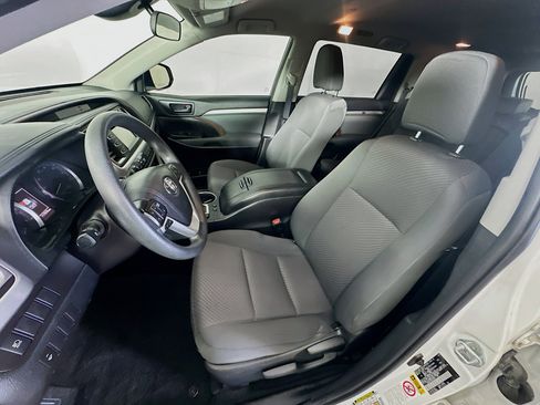 Used 2019 Toyota Highlander LE image 13