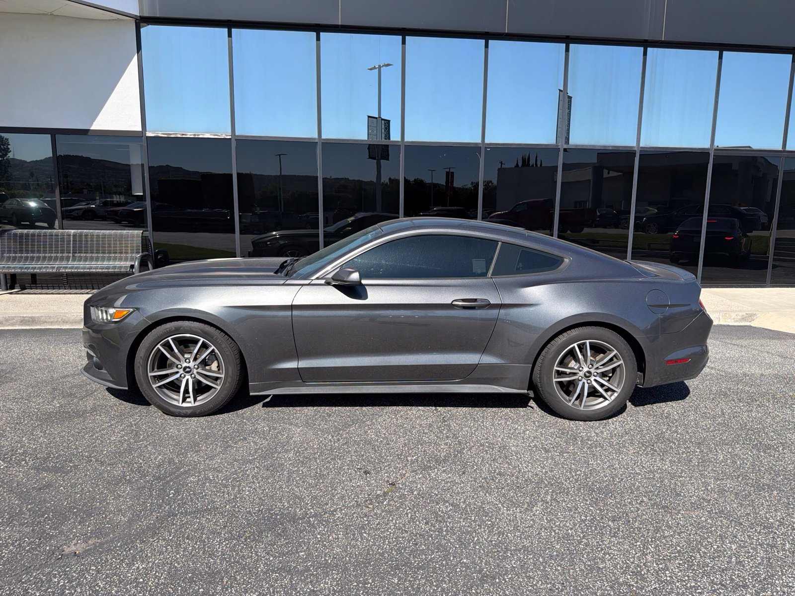 Used 2016 Ford Mustang Coupe RWD image 2