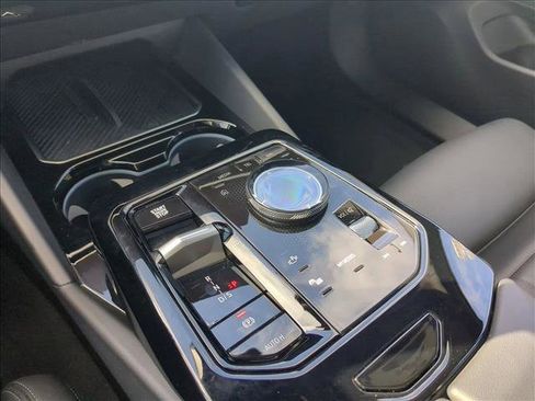 Used 2025 BMW 530i xDrive image 12