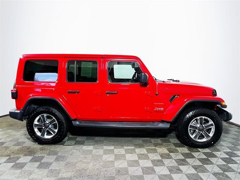 Used 2018 Jeep Wrangler Unlimited Sahara w/ Cold Weather Group image 9