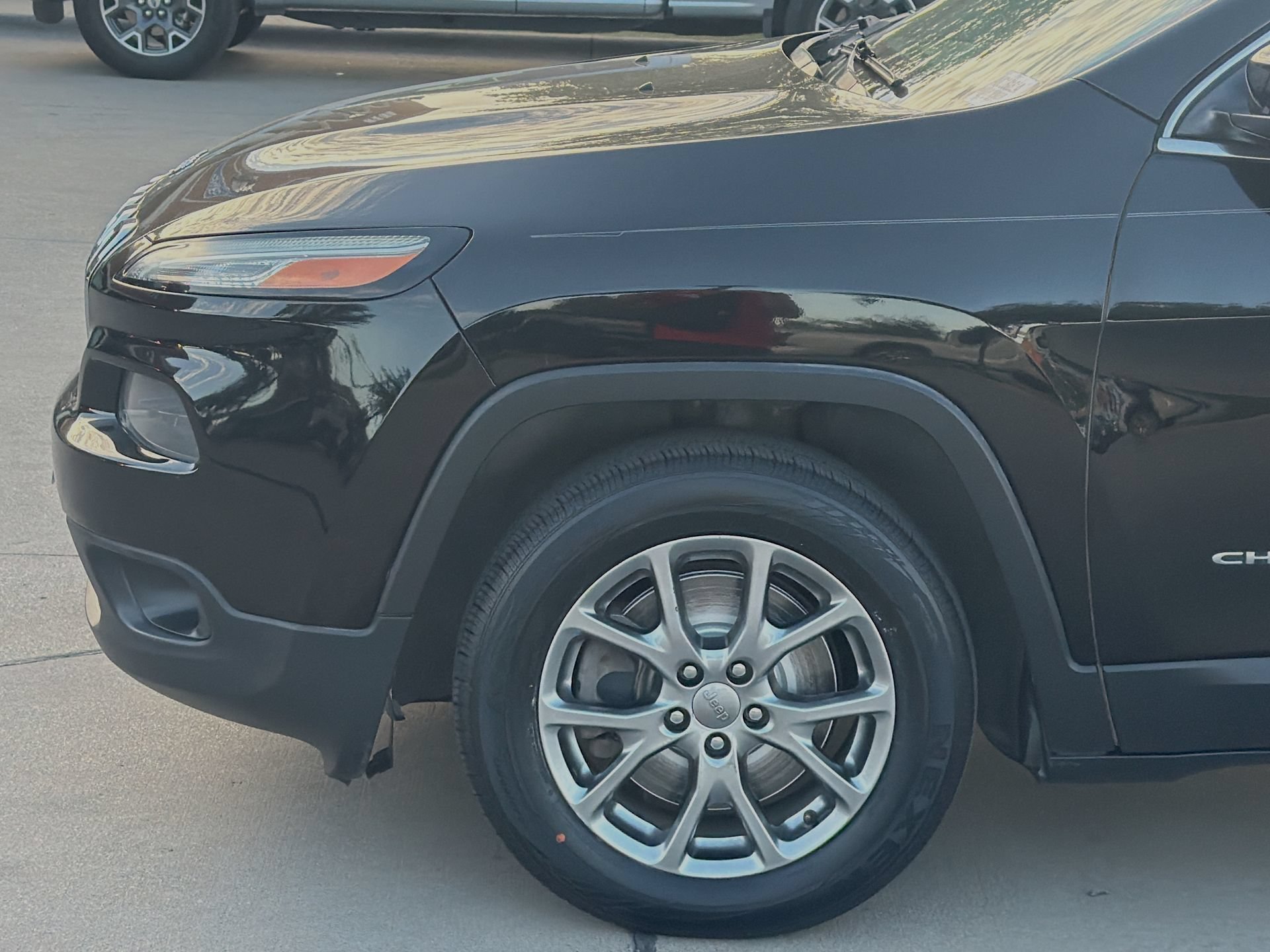 Used 2018 Jeep Cherokee Latitude Plus FWD image 10